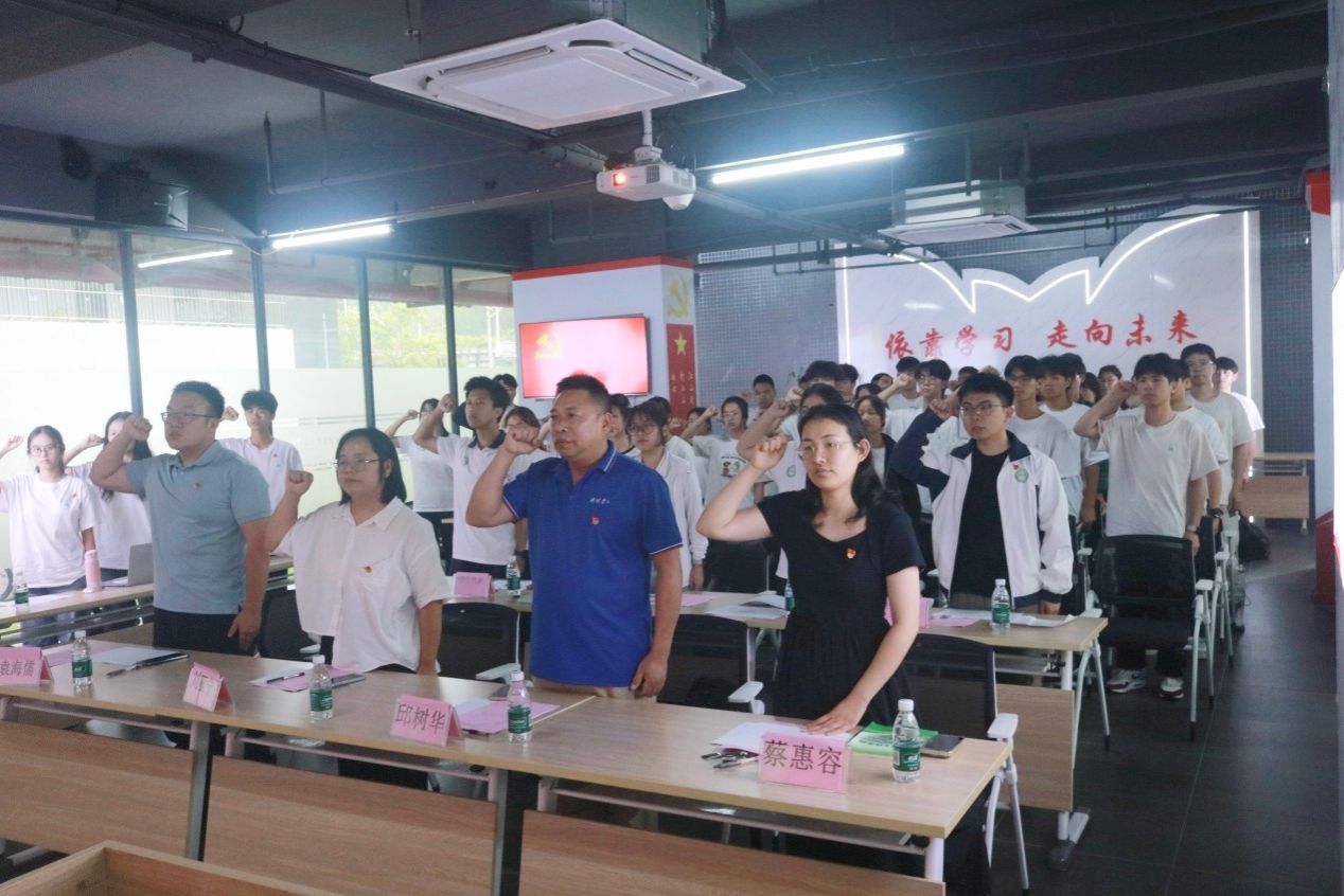 党建进社区：bevictor伟德官网开展“读廉书·守初心·强作风”读书分享会