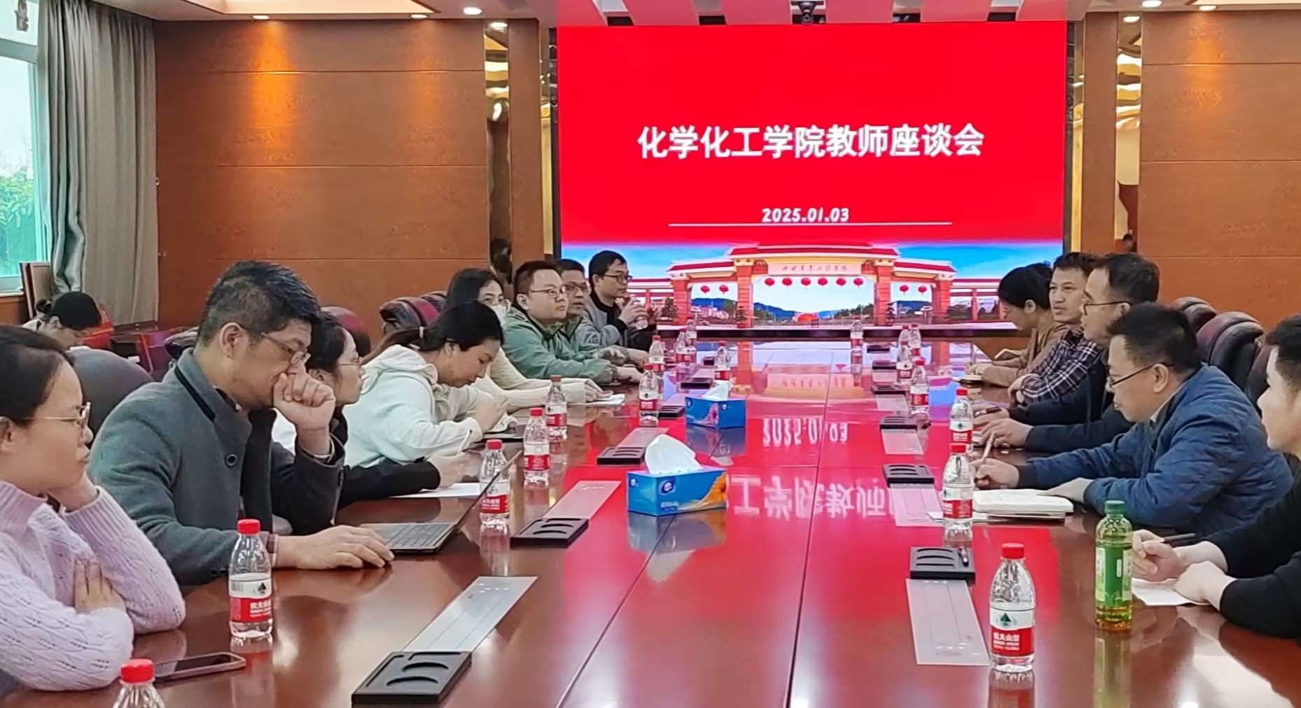 bevictor伟德官网召开青年员工座谈会